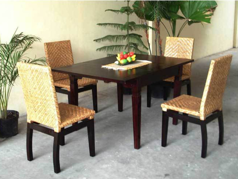 9588057-Marcopolo-Dining-Set.jpg