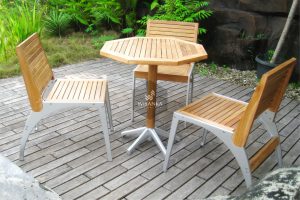 Laris B Dining Set