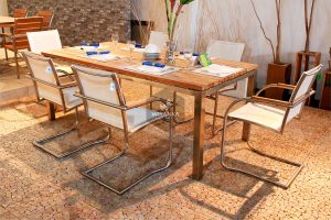 Swinger Dining Set