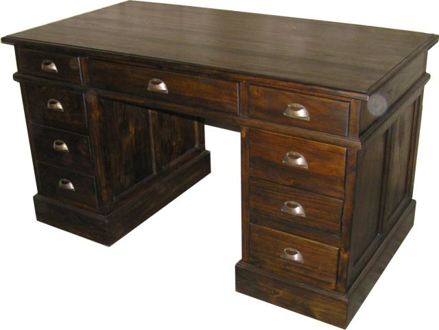 elizabeth-desk.jpg